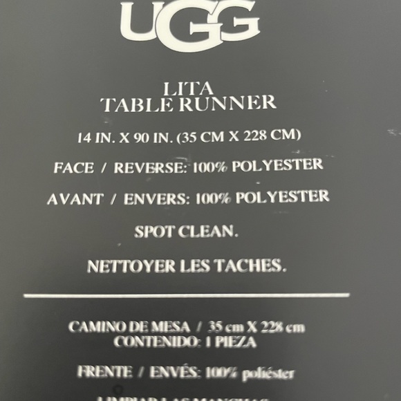 Ugg lita table runner in red or white- one - Picture 5 of 9
